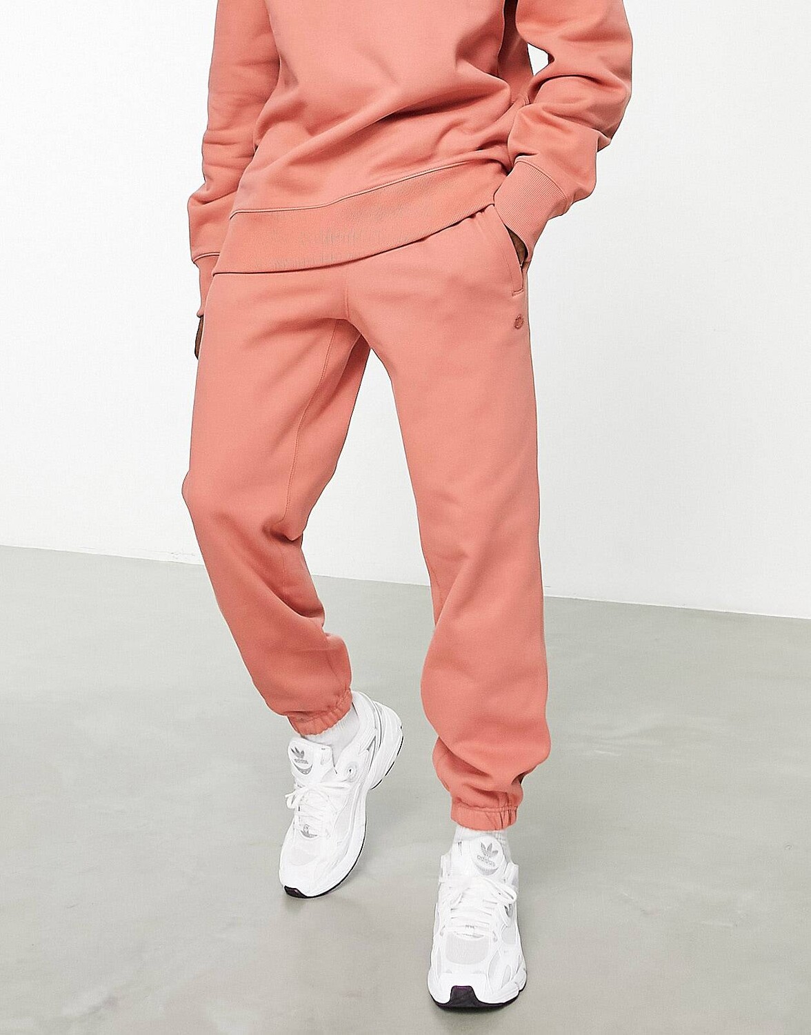 

Оранжевые джоггеры с трилистником adidas Originals Contempo