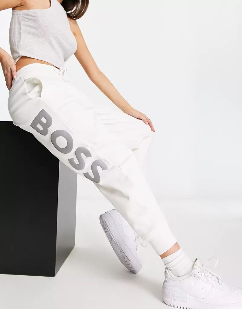 

Белоснежные спортивные штаны BOSS Orange Etix с длинным логотипом на штанине