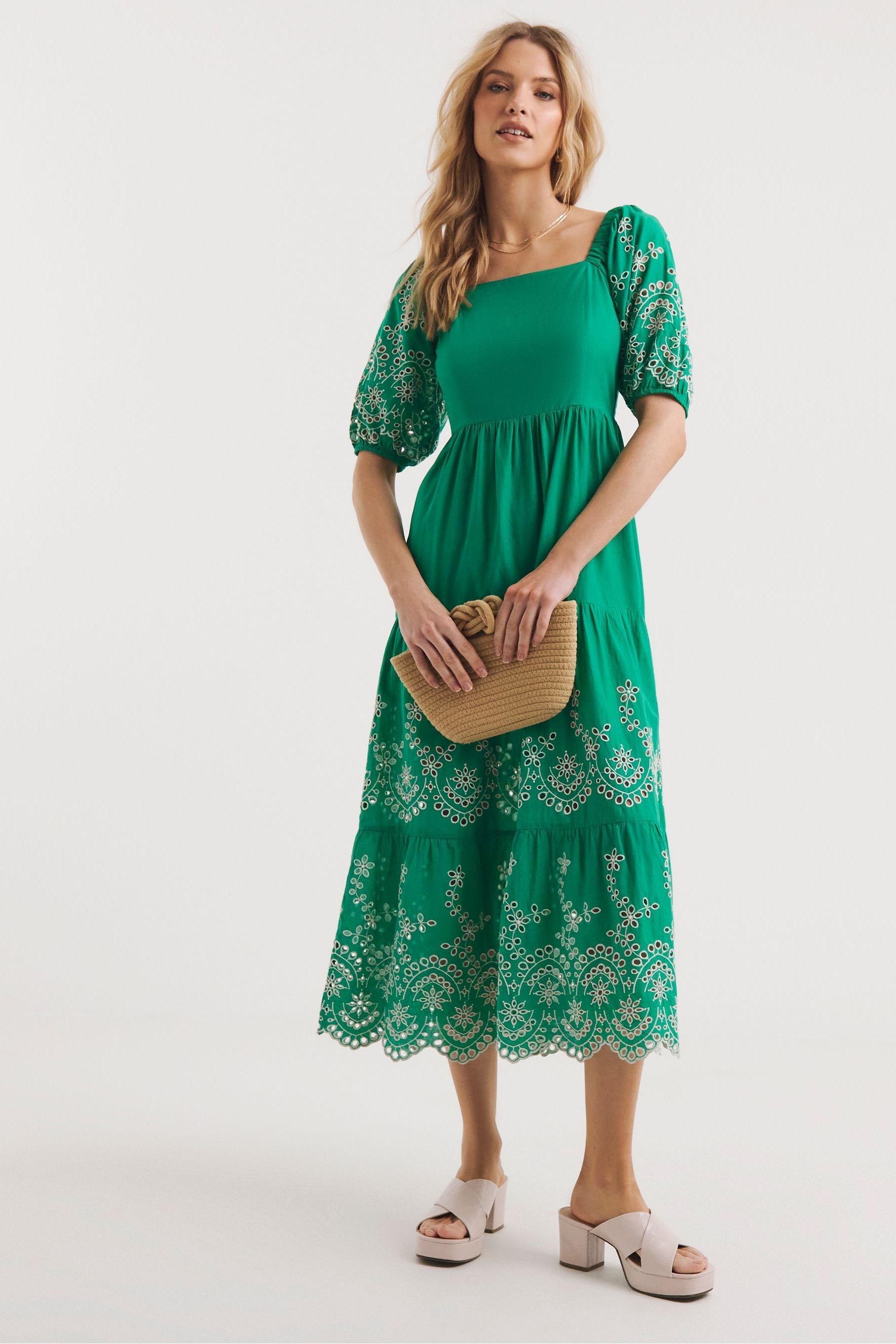 Зеленое многослойное платье с объемными рукавами и английской вышивкой Jd Williams JD Williams, зеленый