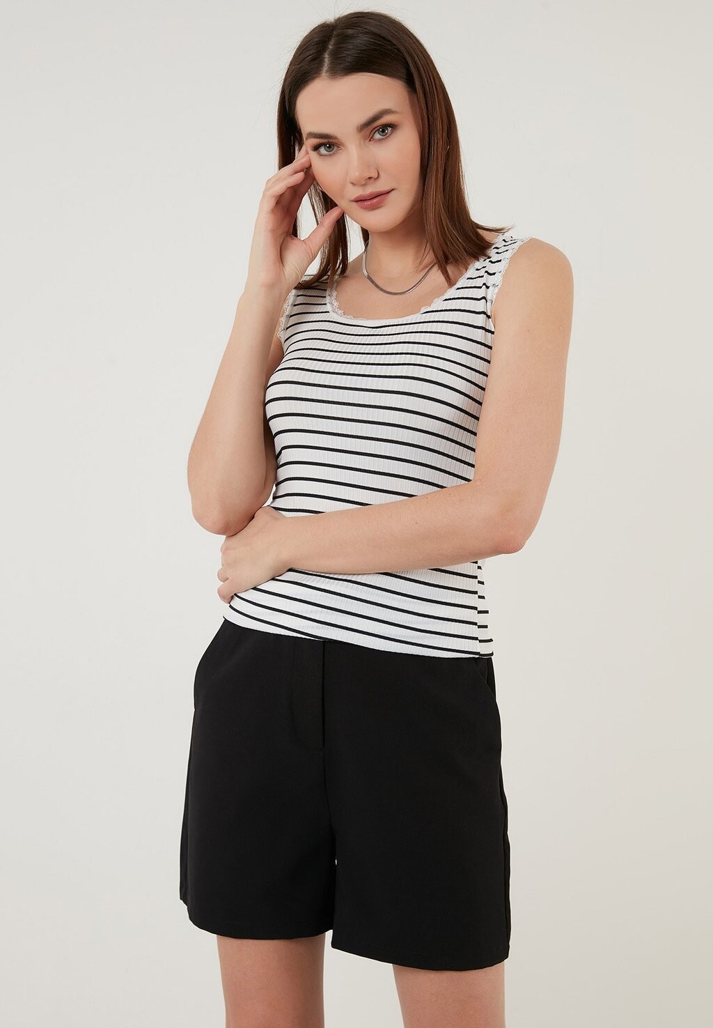 

Топ LELA