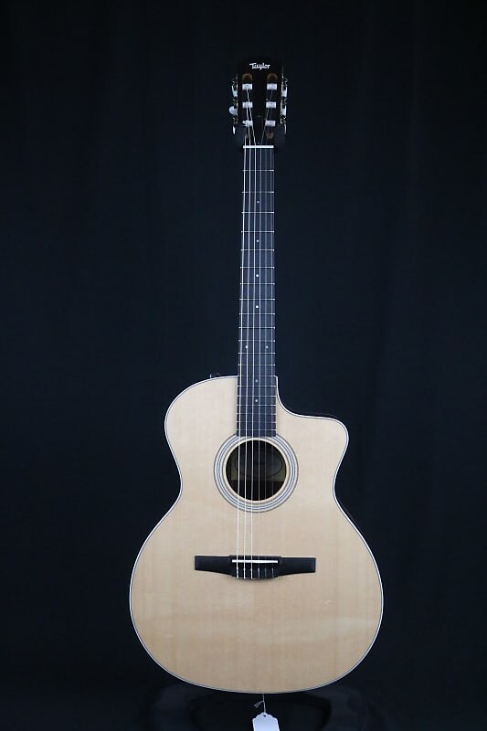 

Taylor 214ce-N Sitka Spruce / Rosewood Nylon Grand Auditorium с электроникой ES-N, вырез, 2014–2016 гг. 214ce-N Sitka Spruce / Rosewood Nylon Grand Auditorium with ES-N Electronics, Cutaway
