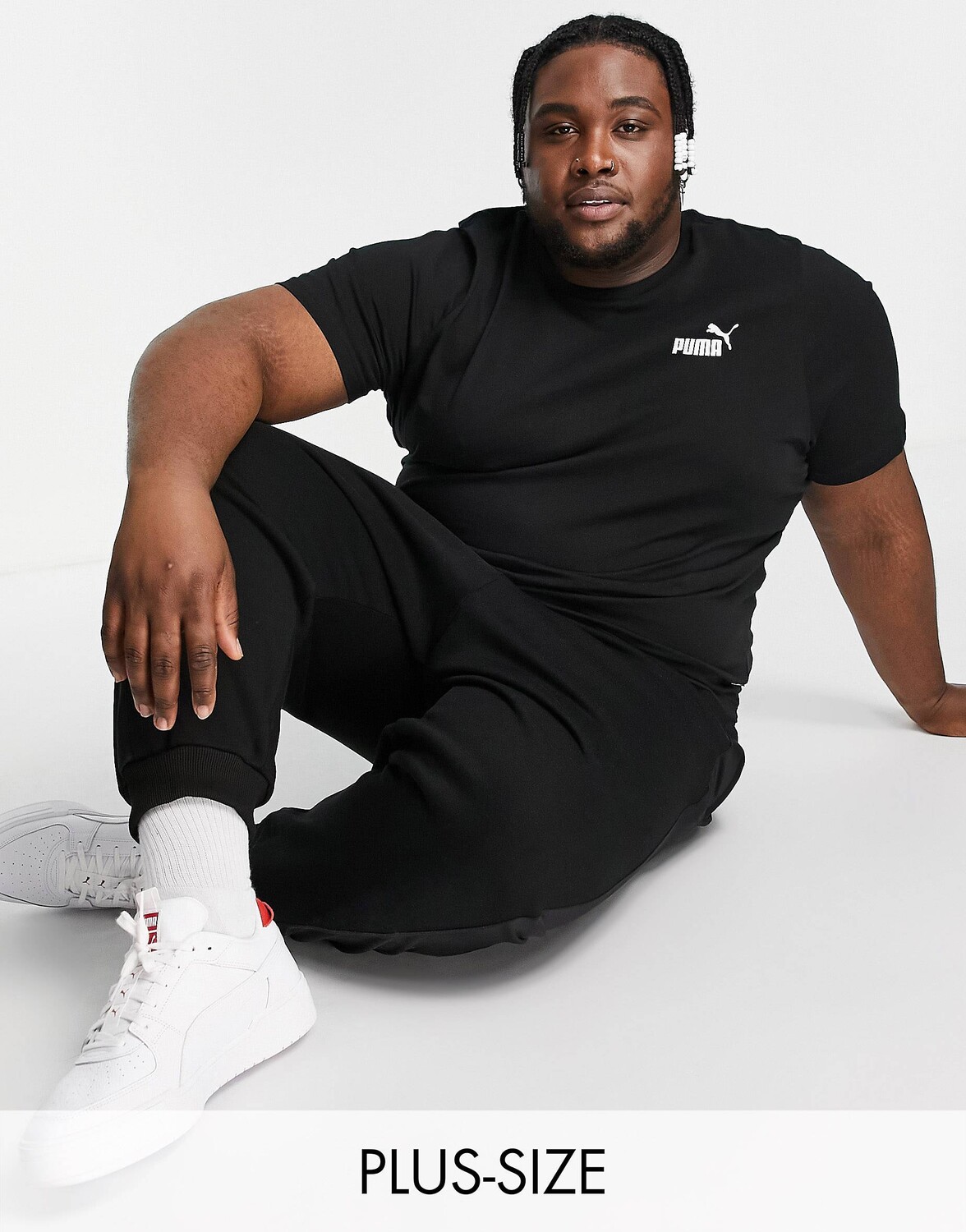 

Черная футболка с небольшим логотипом Puma PLUS Essentials