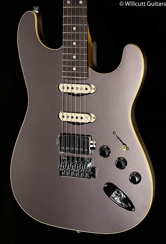 

Fender Aerodyne Special Stratocaster HSS Dolphin Grey Metallic (128)