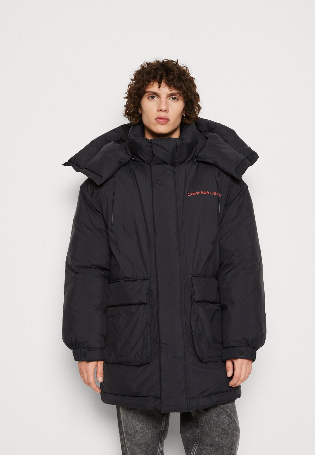 

Пальто зимнее Calvin Klein Jeans, черный