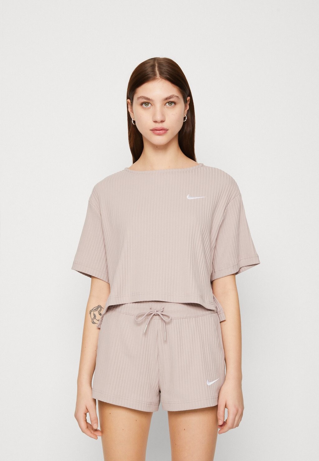 

Топ Nike