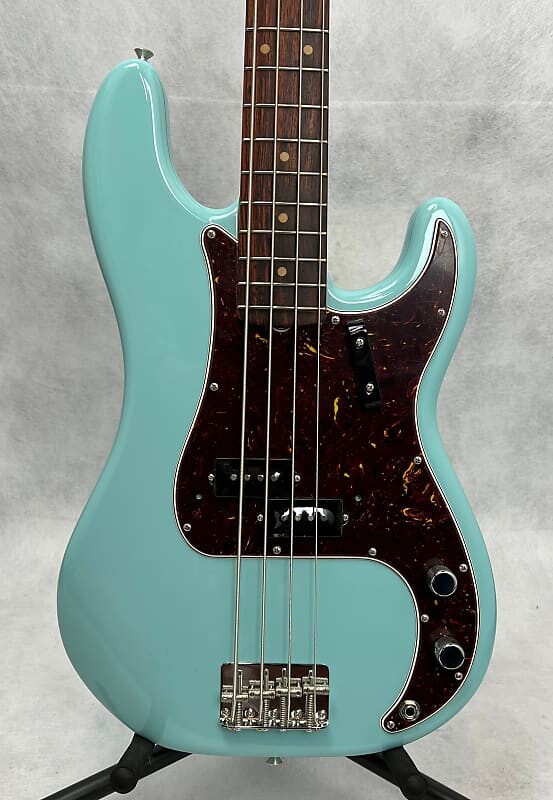 

Fender American Vintage II 1960 Precision Bass - Daphne Blue Fender American Vintage II Precision Bass