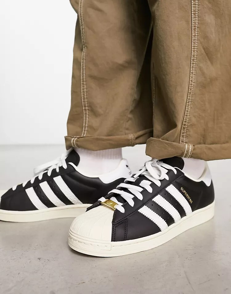 

Черно-белые кроссовки adidas Originals Superstar, черно-белый
