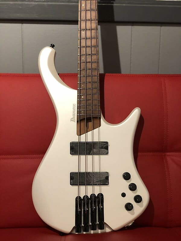 

Гитара Ibanez EHB-1000, жемчужно-белый матовый