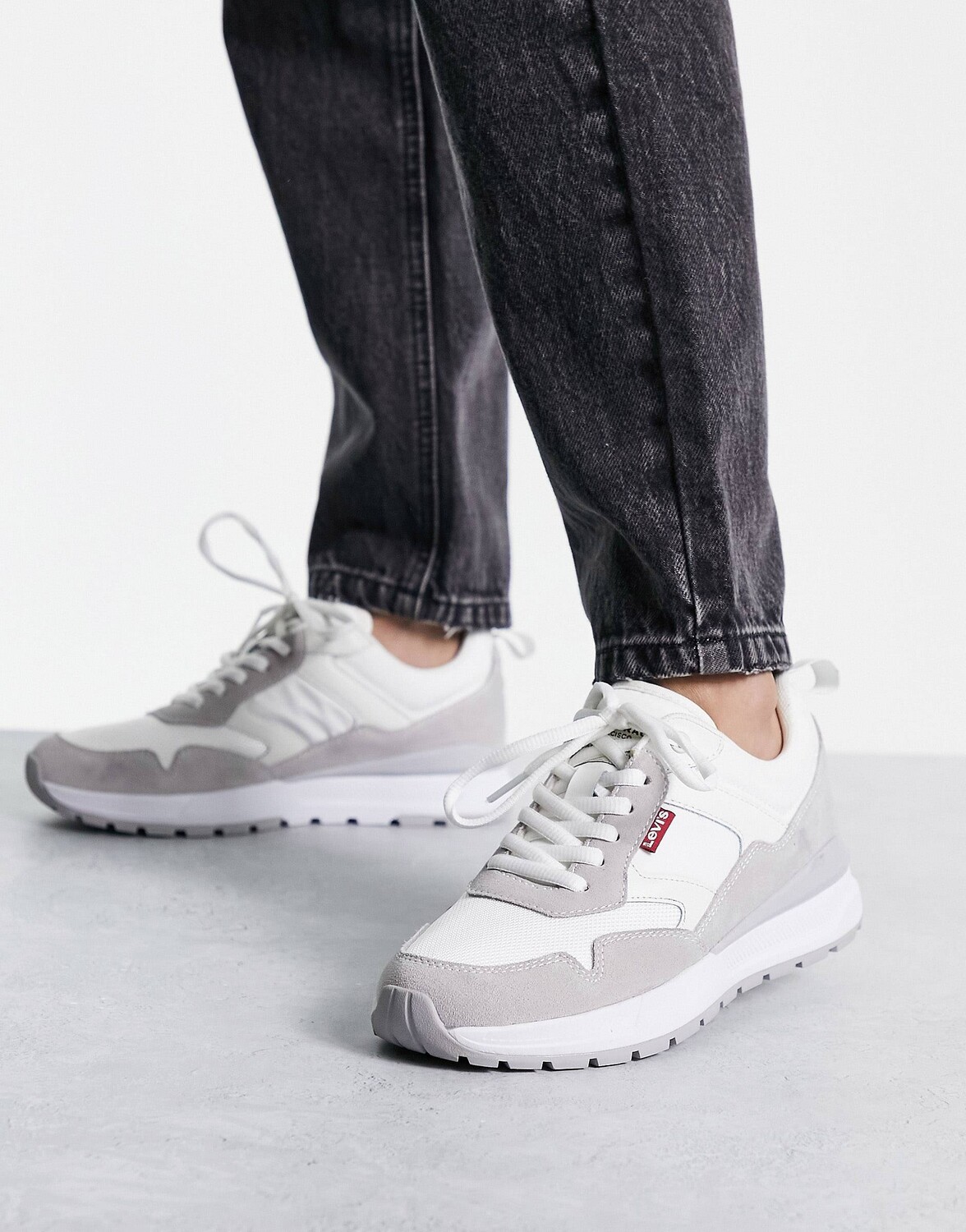 

Серые массивные кроссовки на шнуровке Levi's