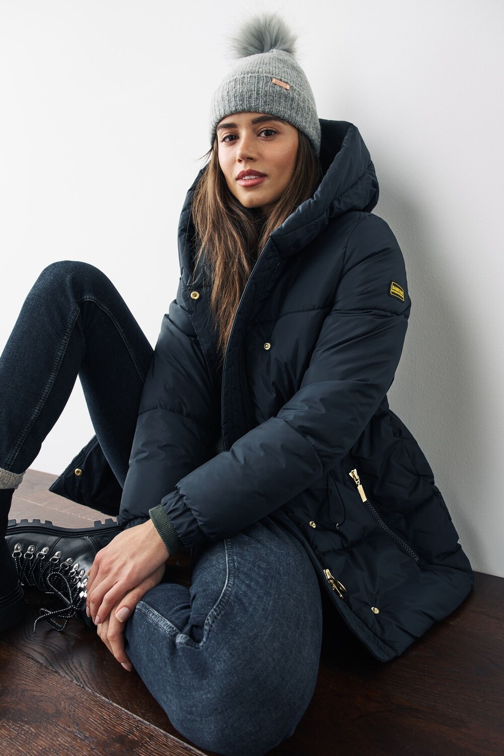 

Блестящая вязаная шапка с помпоном Barbour International, серый
