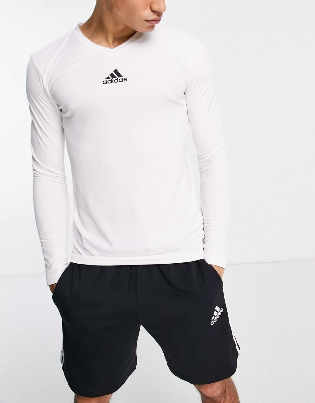 

Белое нижнее белье с длинными рукавами adidas Football Team