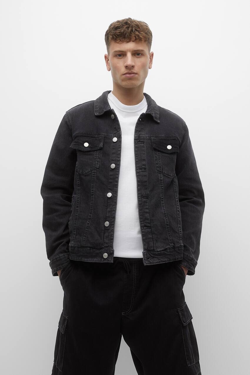 

Базовая джинсовая куртка комфортного кроя Pull&Bear, черный