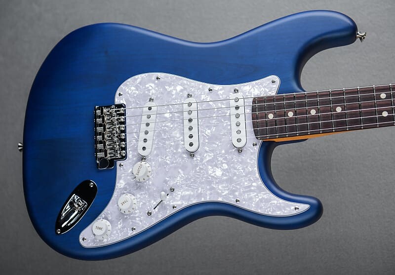 

Cory Wong Stratocaster - сапфирово-синий прозрачный Fender Cory Wong Stratocaster - Sapphire