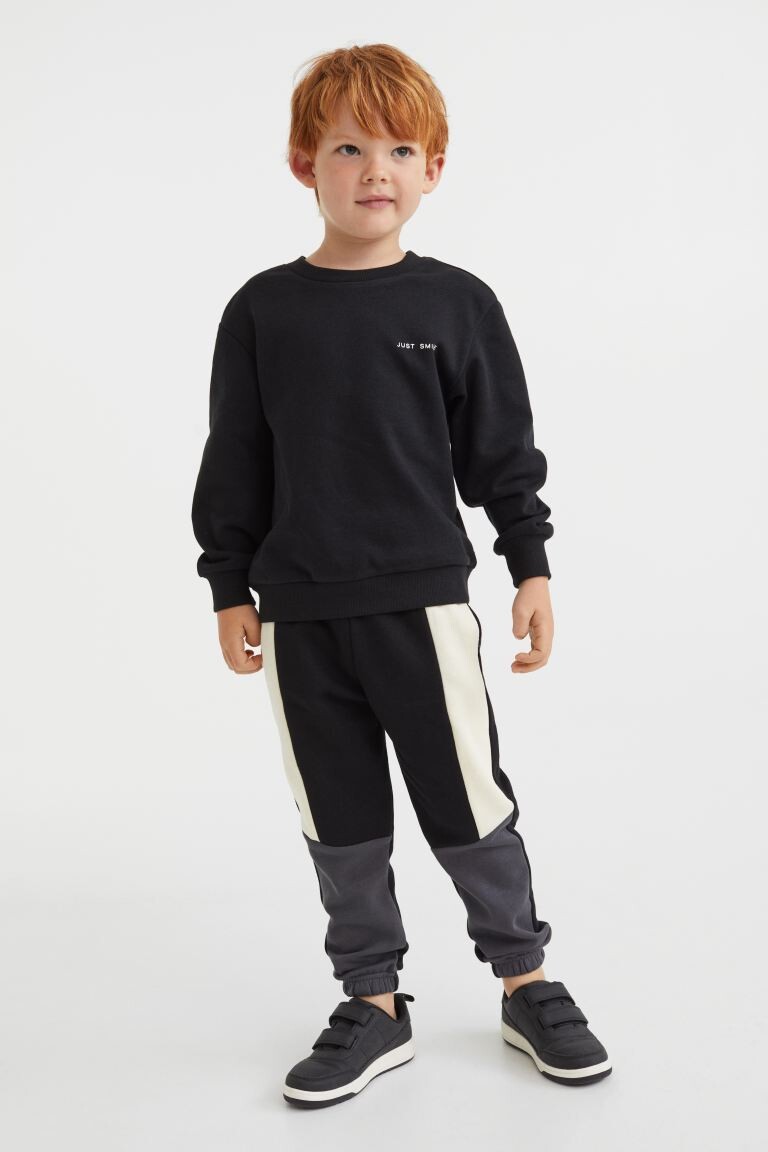 

Комплект из 2 предметов: толстовка и джоггеры H&M