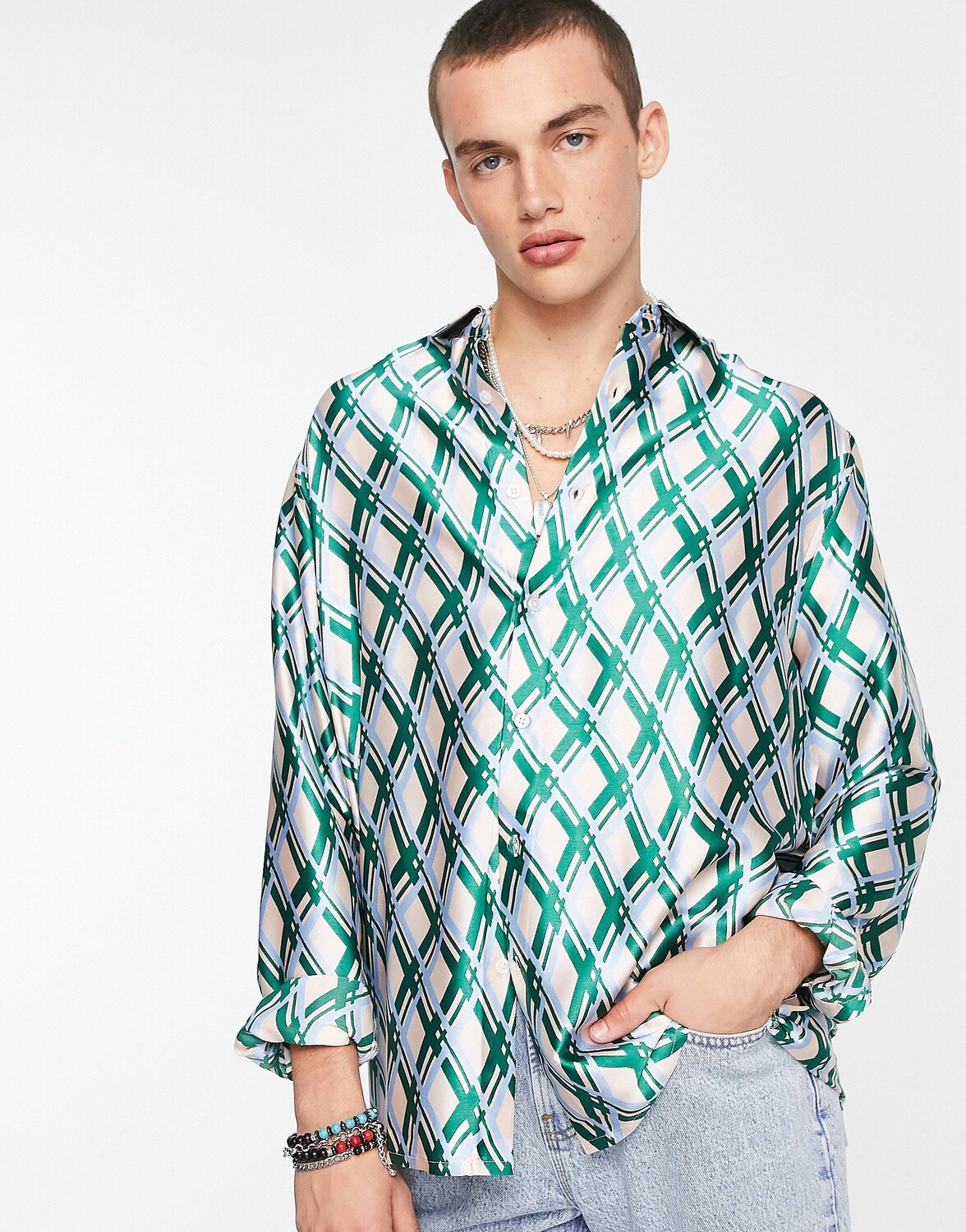 

Свободная атласная рубашка в клетку с принтом ASOS DESIGN