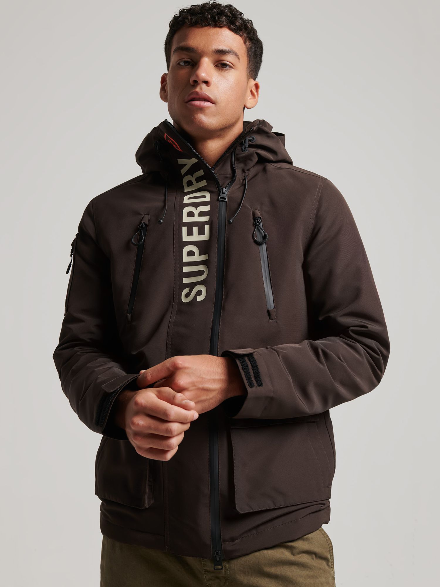 цена Куртка-ветровка Superdry Ultimate SD, темно-коричневый дуб