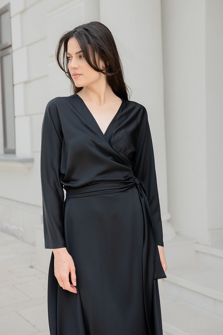 вырезное платье с боковыми карманами concept a trois черный Плиссированное атласное платье Concept A Trois, черный
