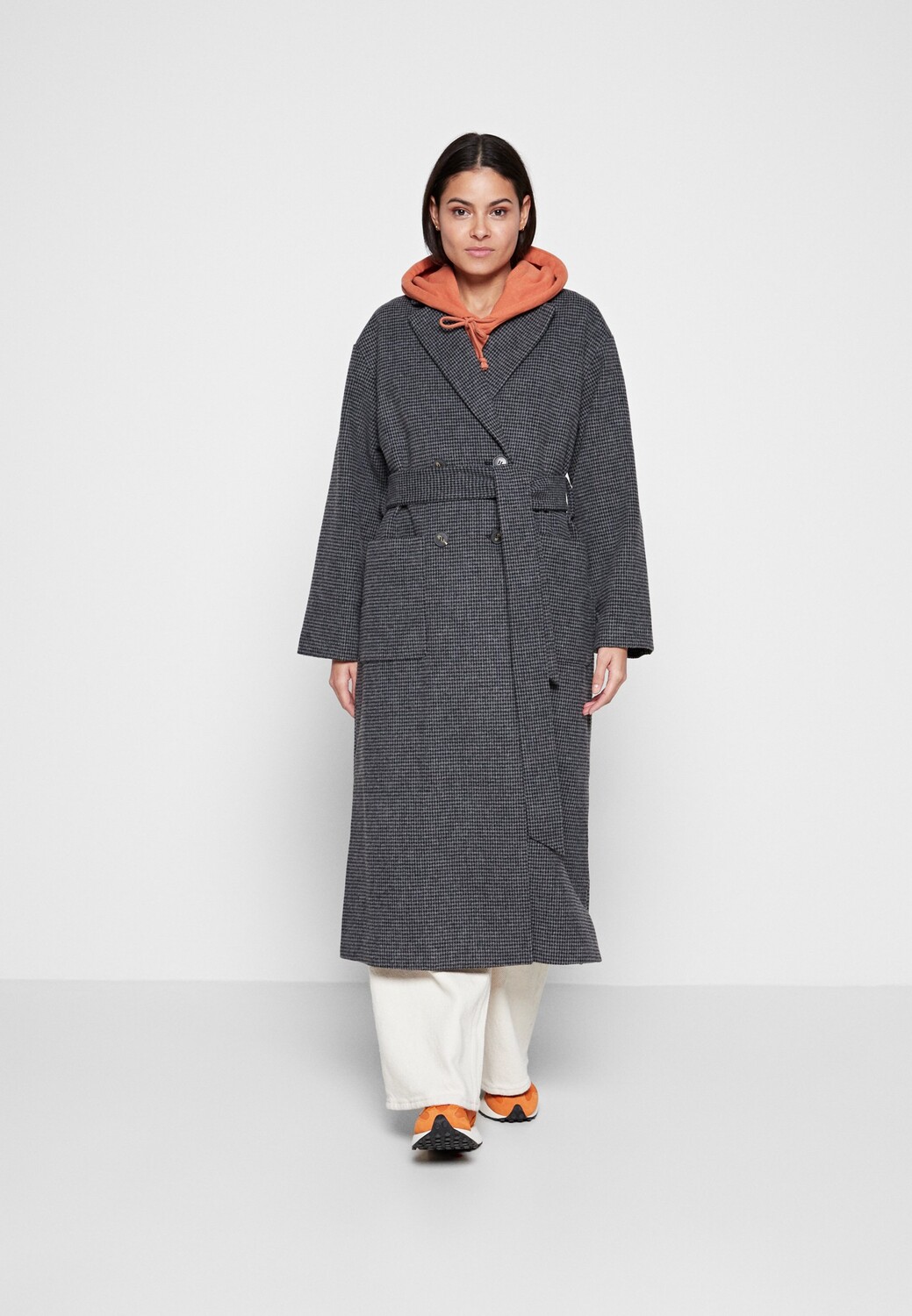 

Пальто классическое Monki, серый