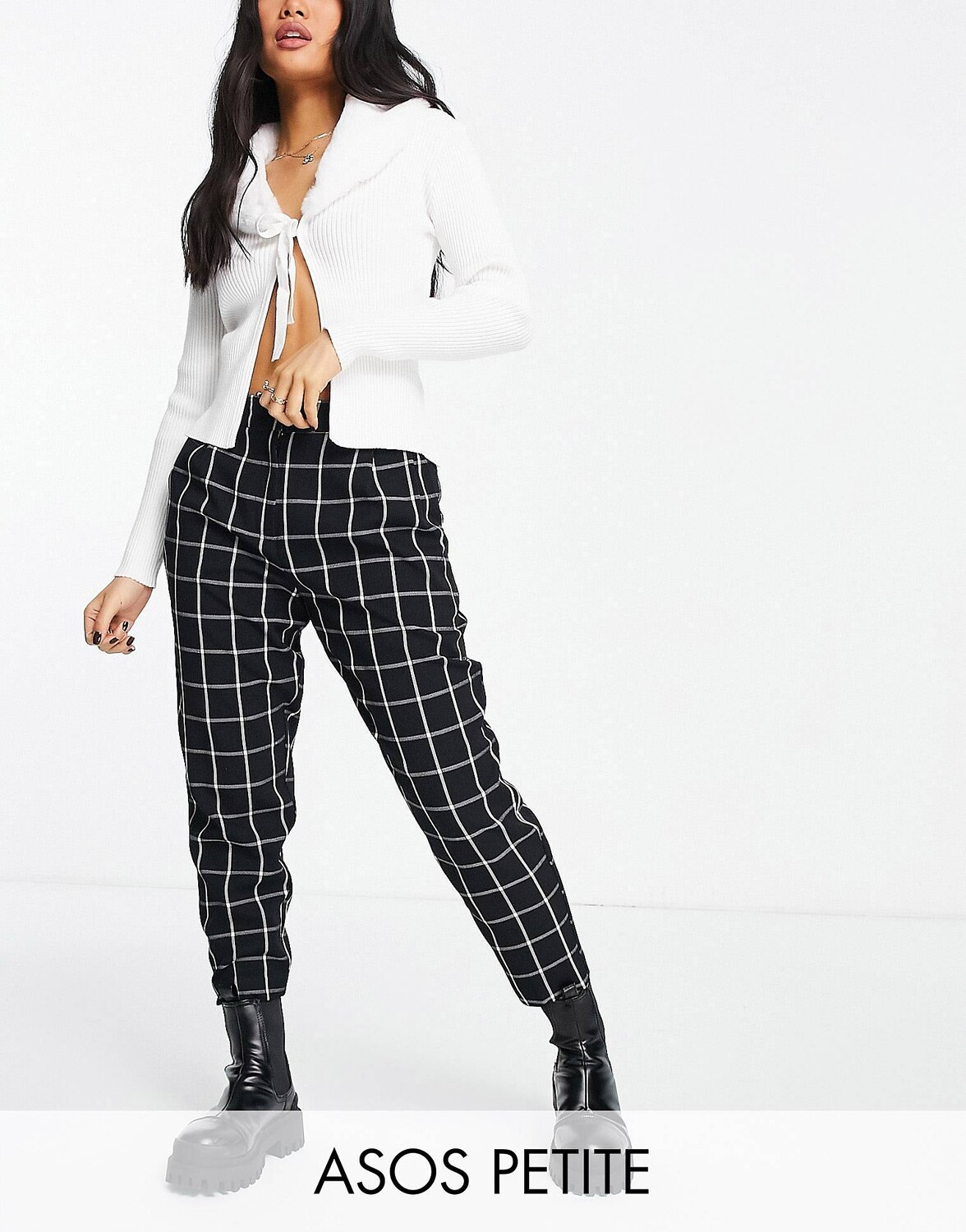 

Элегантные зауженные брюки в монотонную клетку ASOS DESIGN Petite