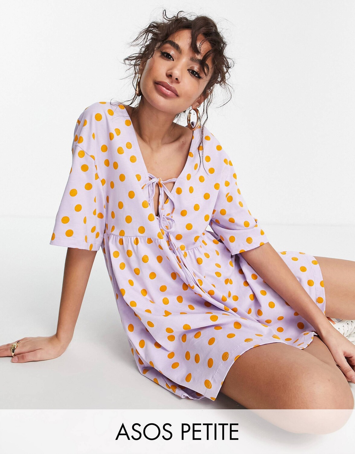 

Сиреневое и оранжевое пятнистое мини-платье с двойной завязкой ASOS DESIGN Petite