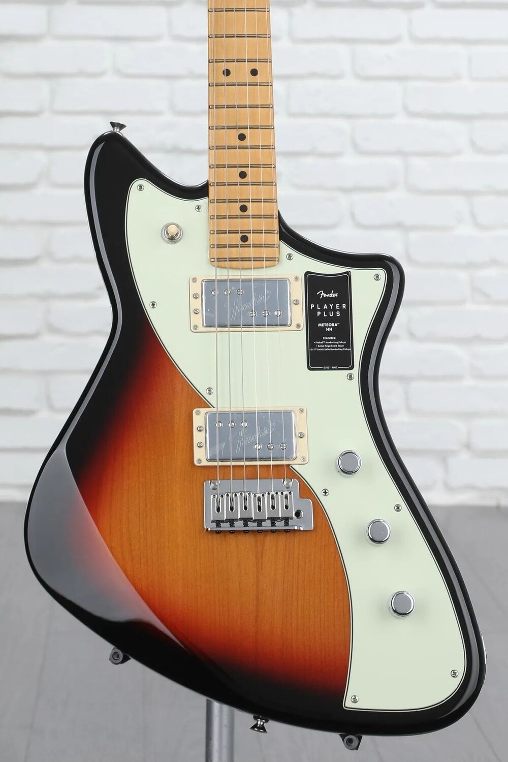 

Электрогитара Fender Player Plus Meteora HH — 3-тональный Sunburst