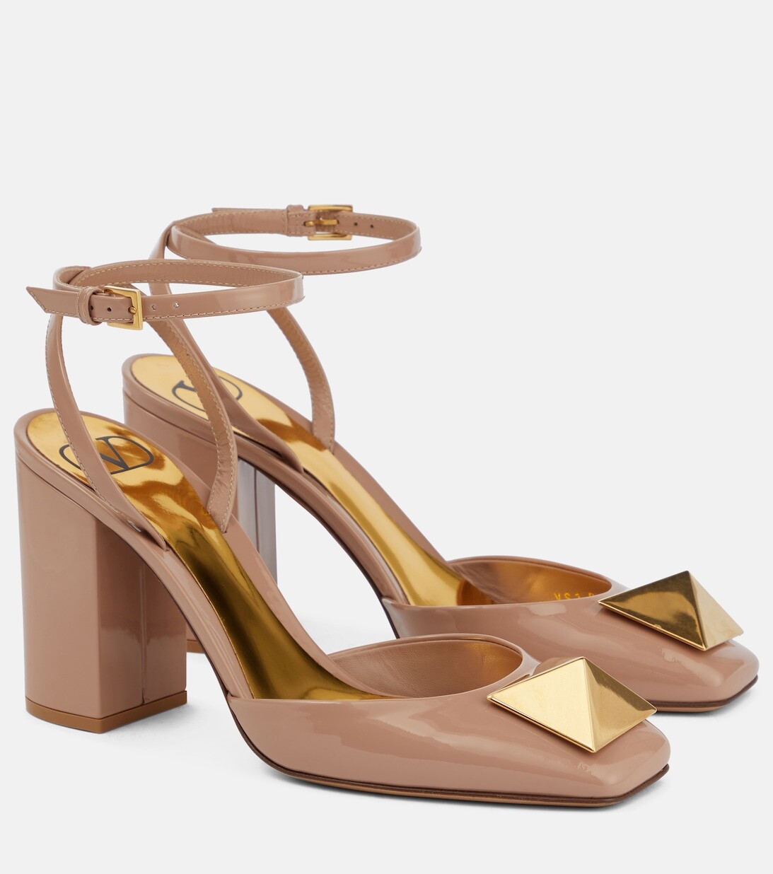 

Туфли-лодочки One Stud из лакированной кожи Valentino Garavani, бежевый