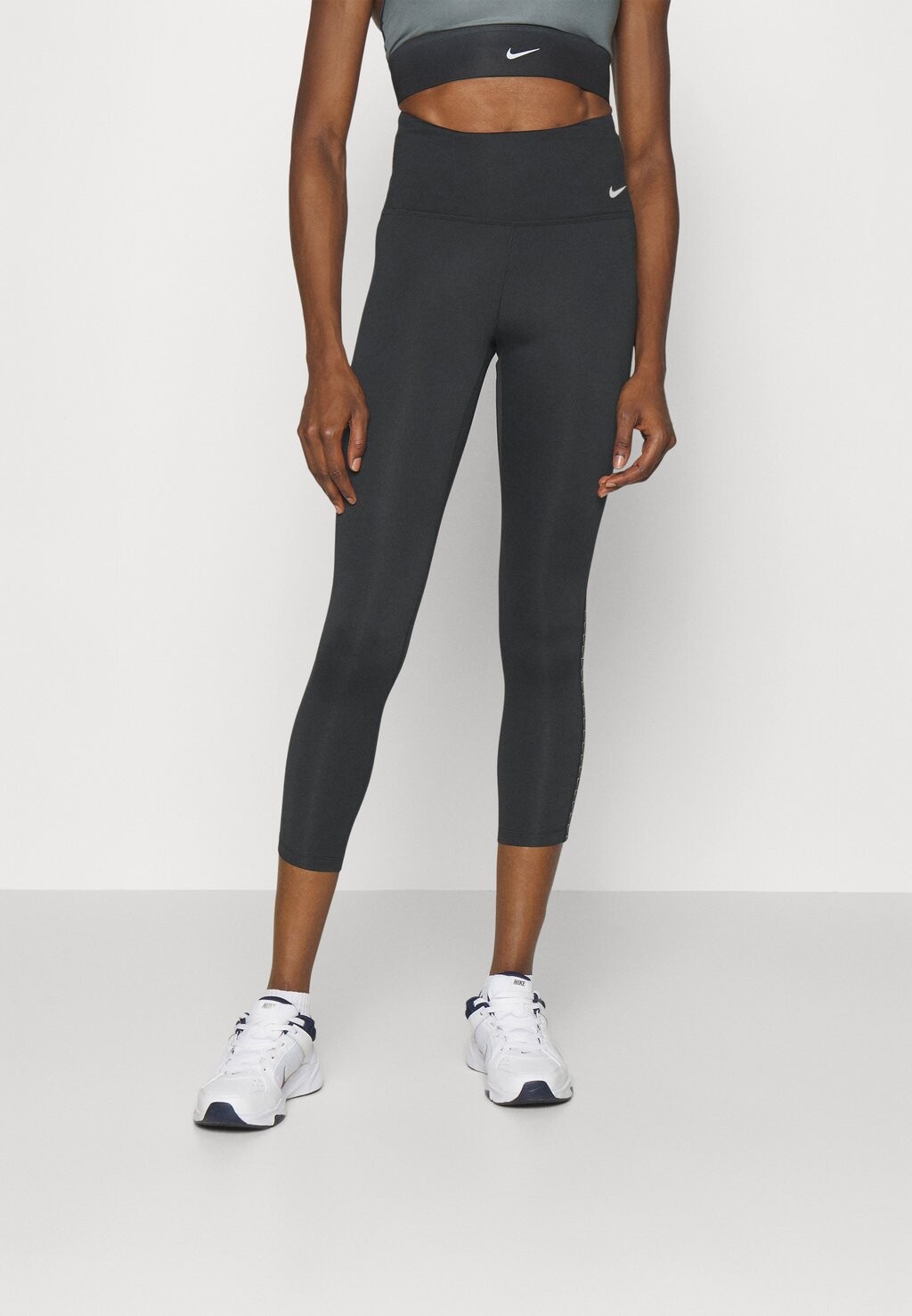 

Леггинсы ONE DF HR MTLC Nike, цвет black