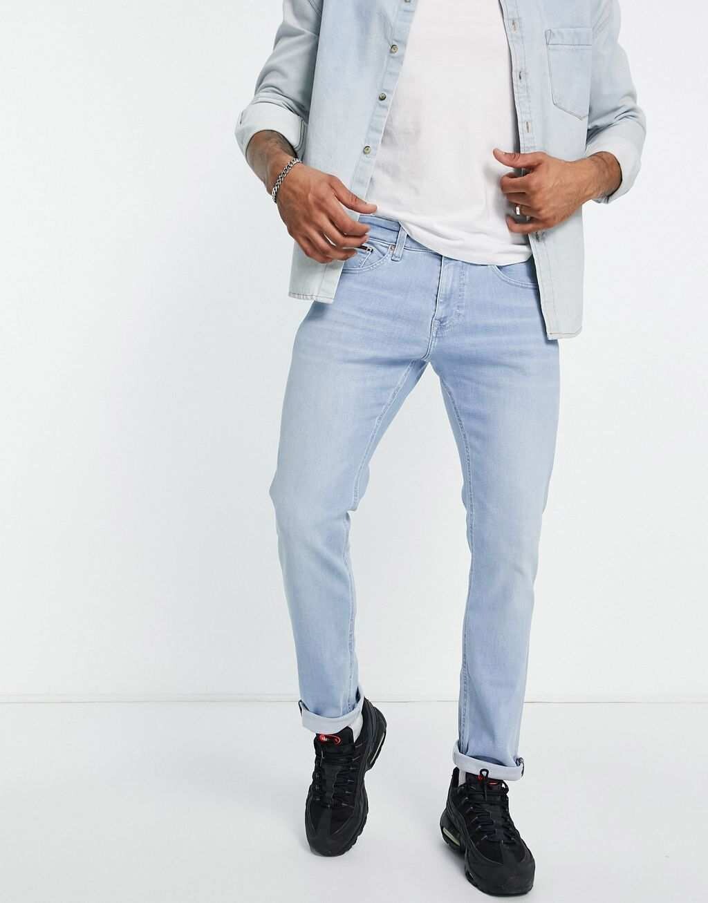 

Светлые джинсы узкого кроя Tommy Jeans Scanton