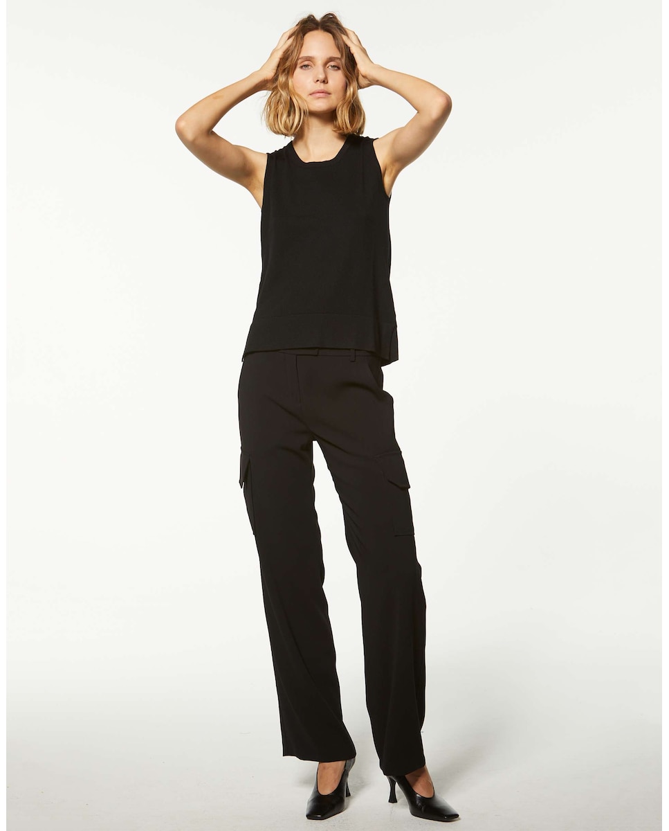 цена Однотонные широкие женские брюки с карманами-карго Georges Rech París, черный