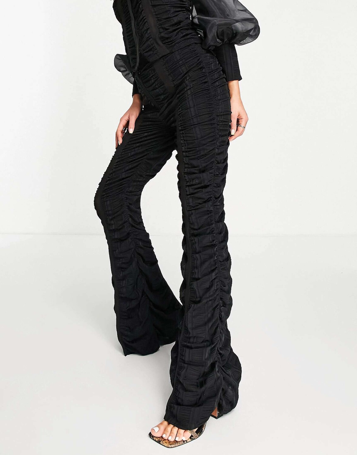 

Черные однотонные шифоновые брюки со сборками ASOS LUXE, Черный