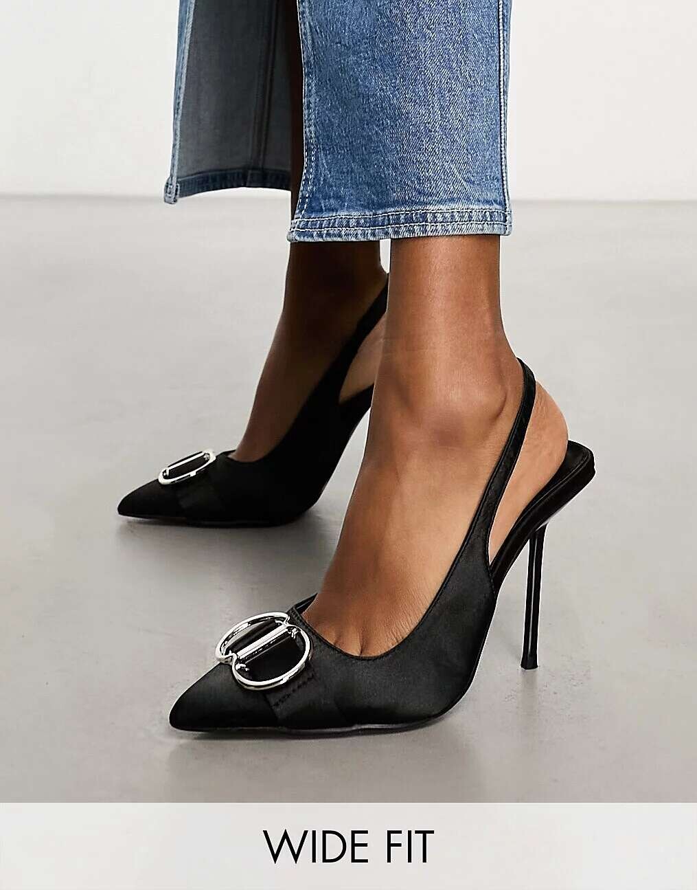 

Черные атласные туфли на каблуке с пяткой и фурнитурой Public Desire Wide Fit Spicy