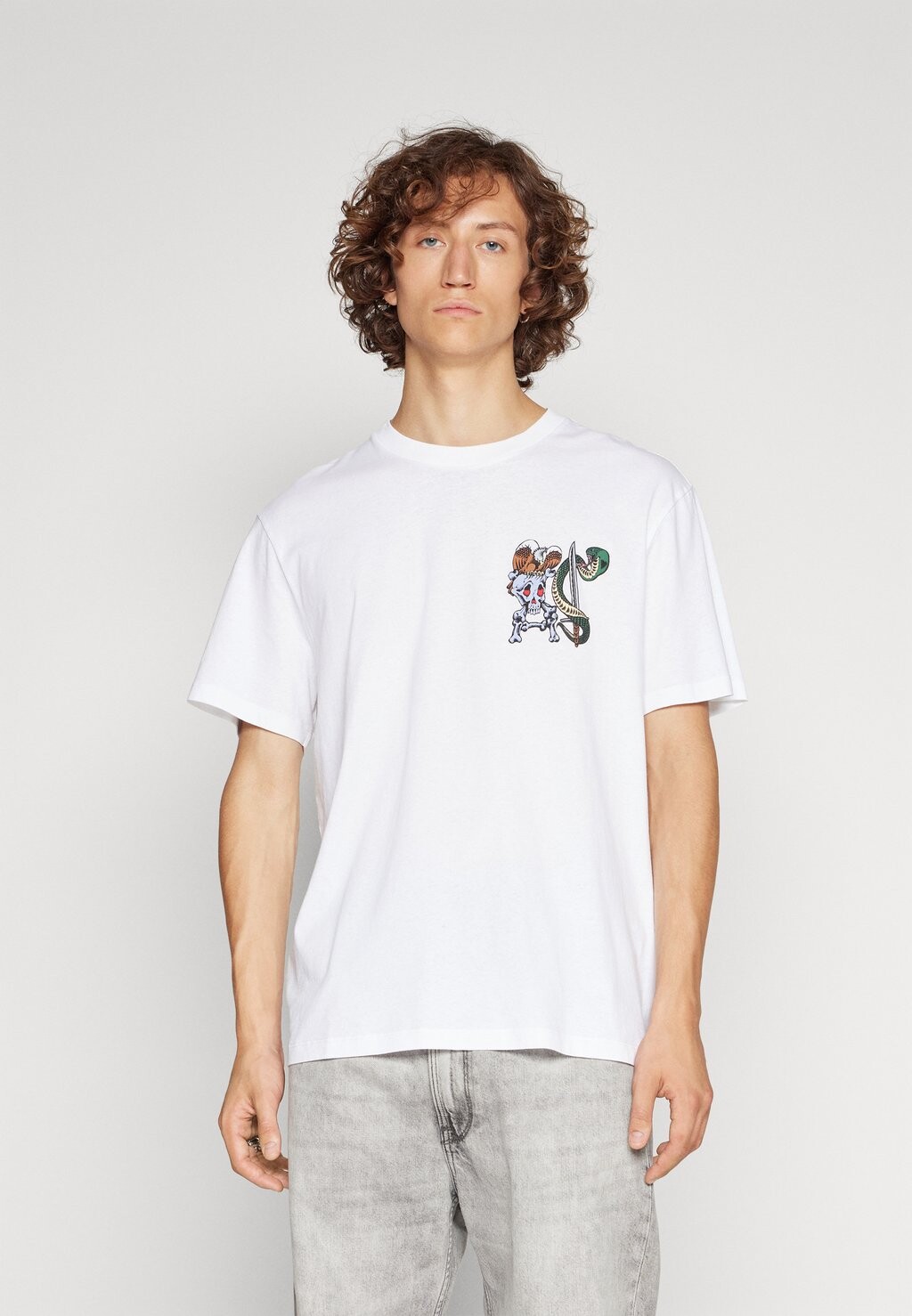 

Футболка с принтом Sabrerattler AllSaints, цвет optic white