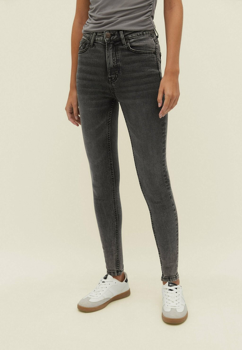 

Джинсы Skinny Fit Stradivarius, серый деним