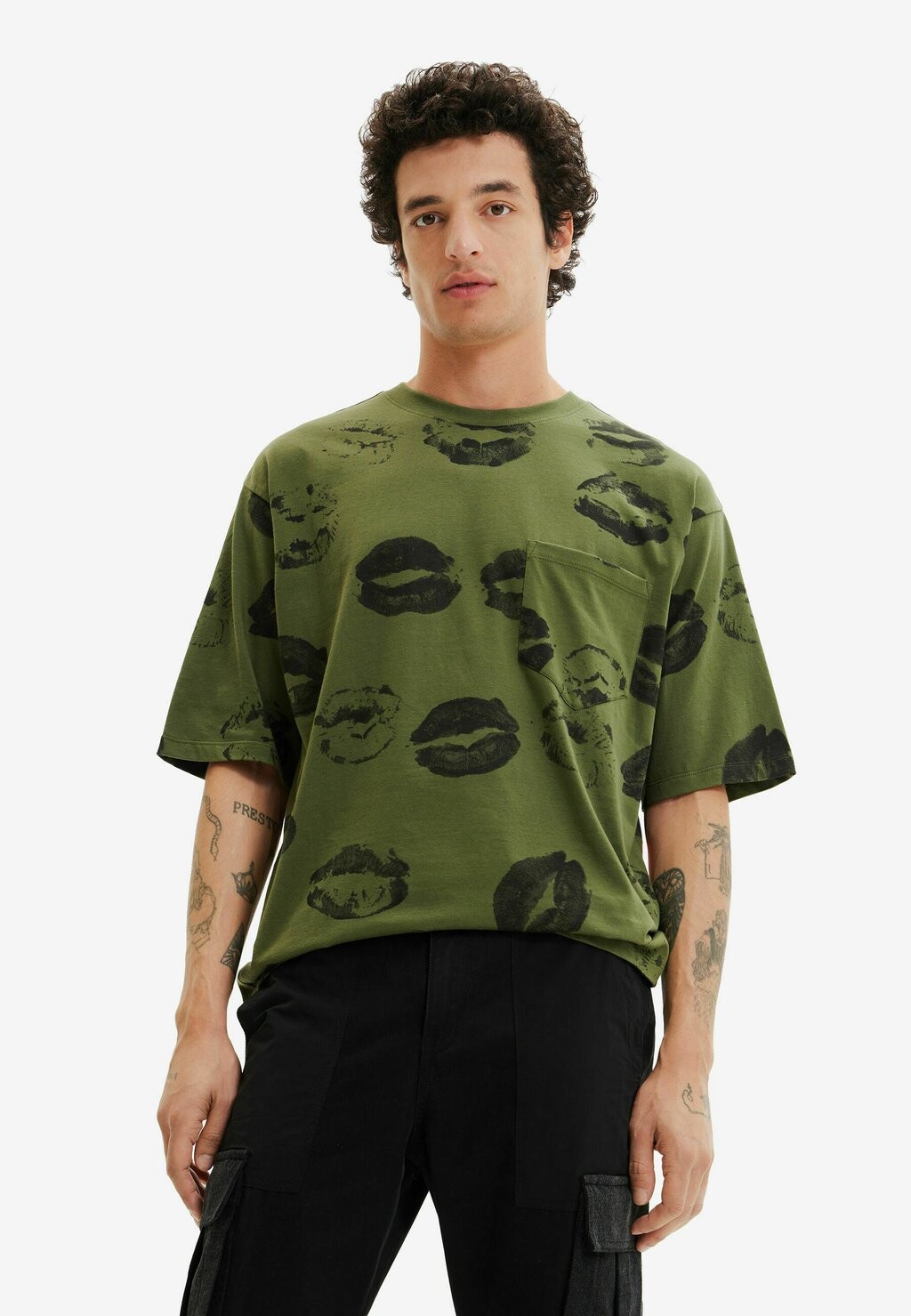

Футболка с принтом Desigual, зеленый