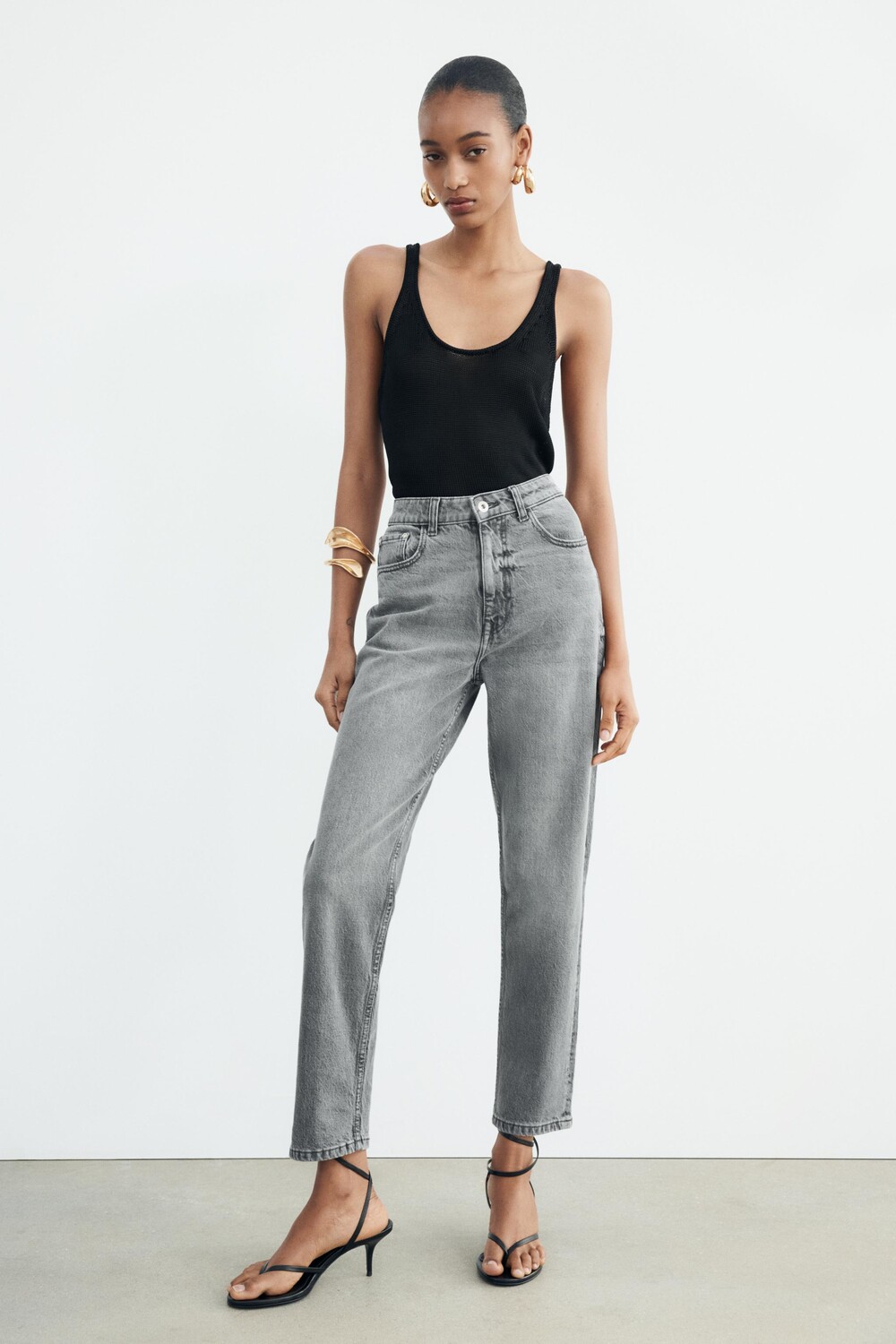 

Укороченные джинсы с высокой талией и пятью карманами ZARA, светло-серый
