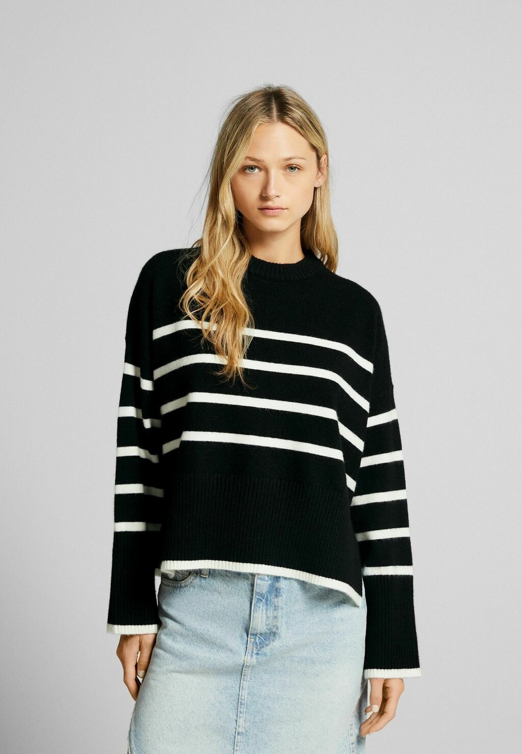 

Джемпер Bershka, черный