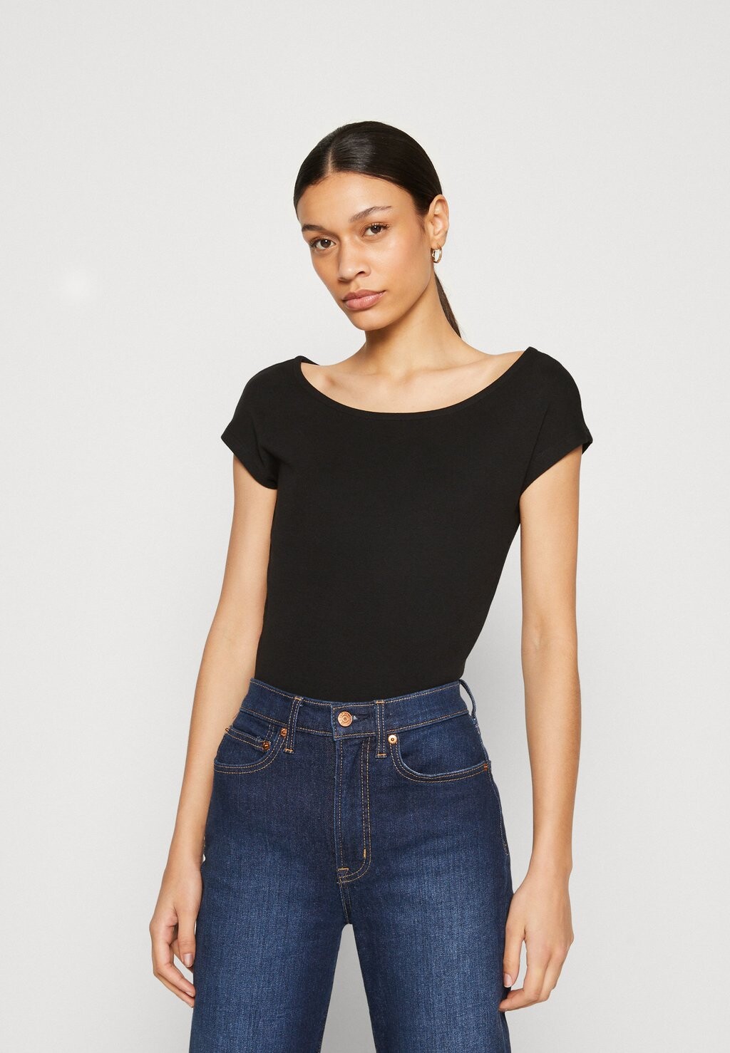 

Базовая футболка GAP, черный