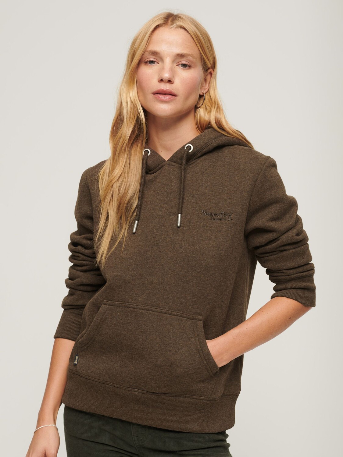 

Толстовка с логотипом Essential Superdry, шоколадно-коричневый