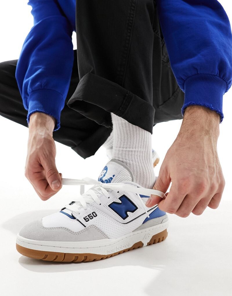 

New Balance – 550 – Бело-синие спортивные туфли с замшевыми носками