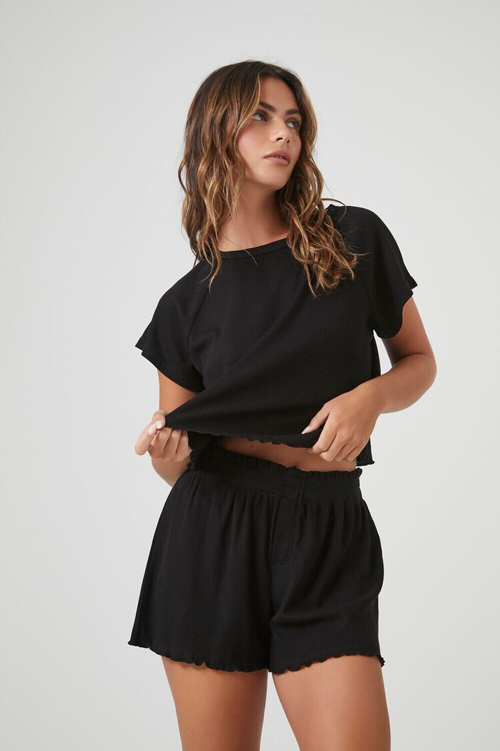 

Пижамный комплект из футболки и шорт с рюшами Forever 21, черный