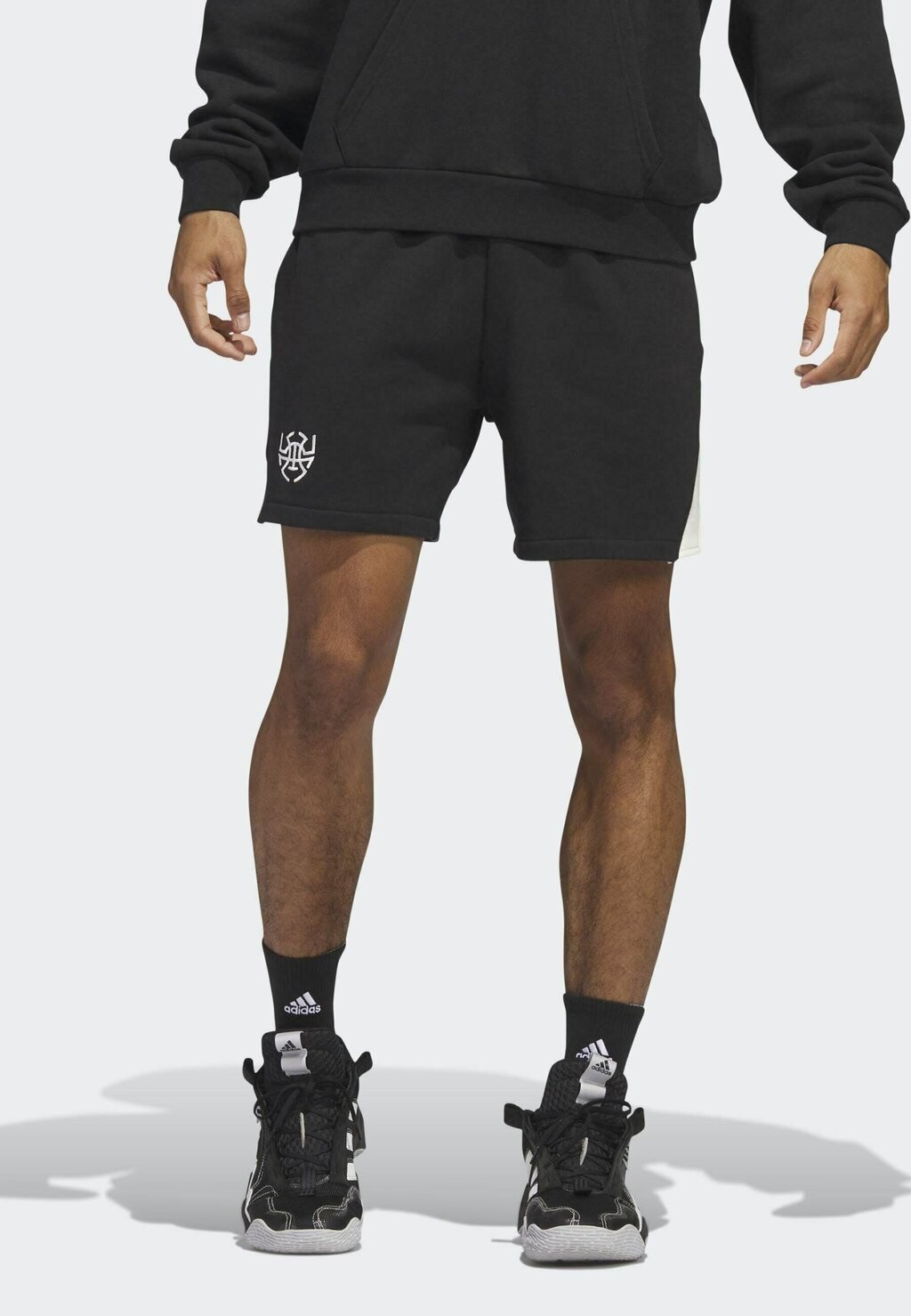 

Спортивные шорты Adidas