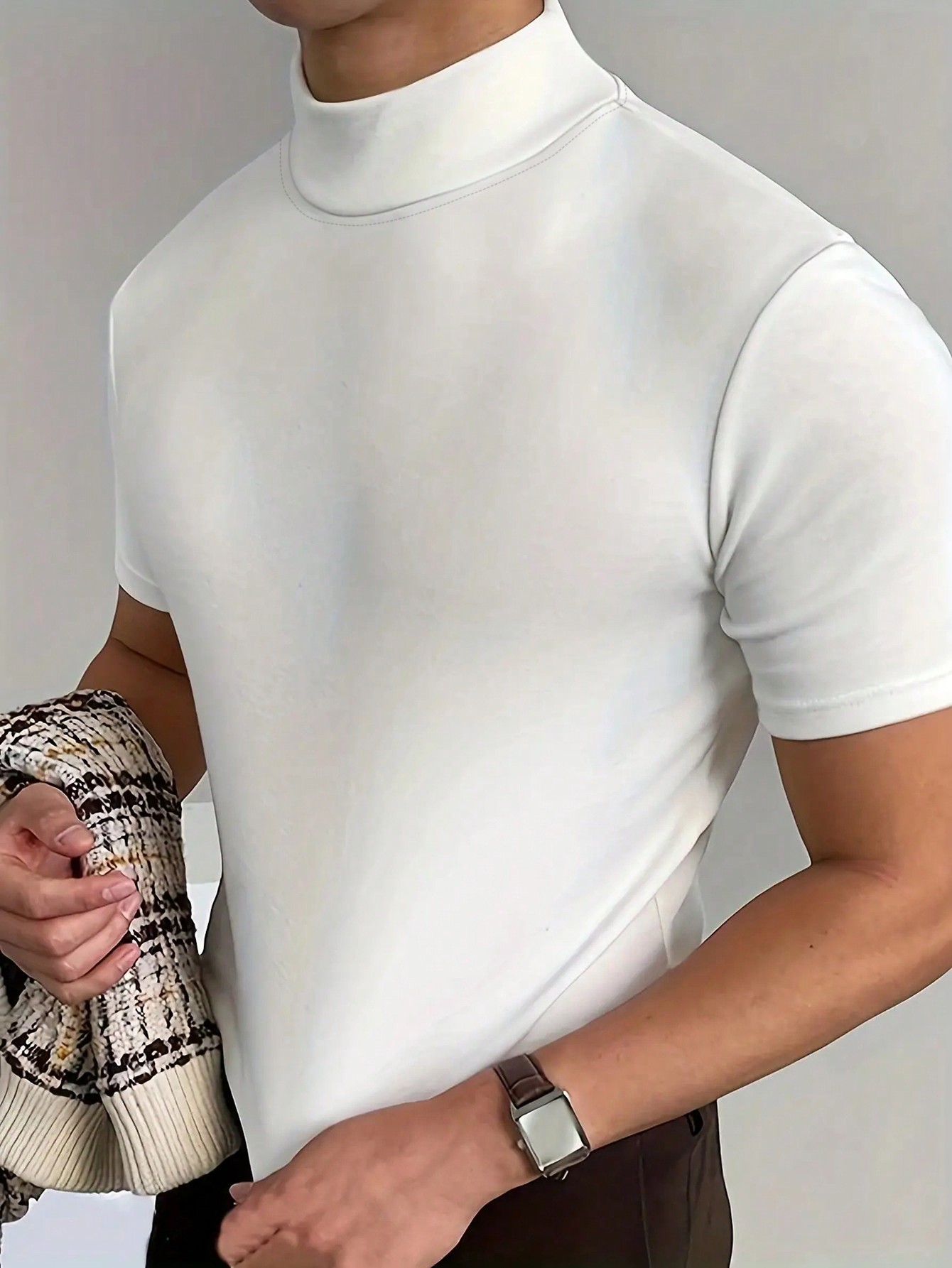 Мужская однотонная футболка с воротником-стойкой и коротким рукавом, белый куртка мужская приталенная однотонная с воротником стойкой 2022