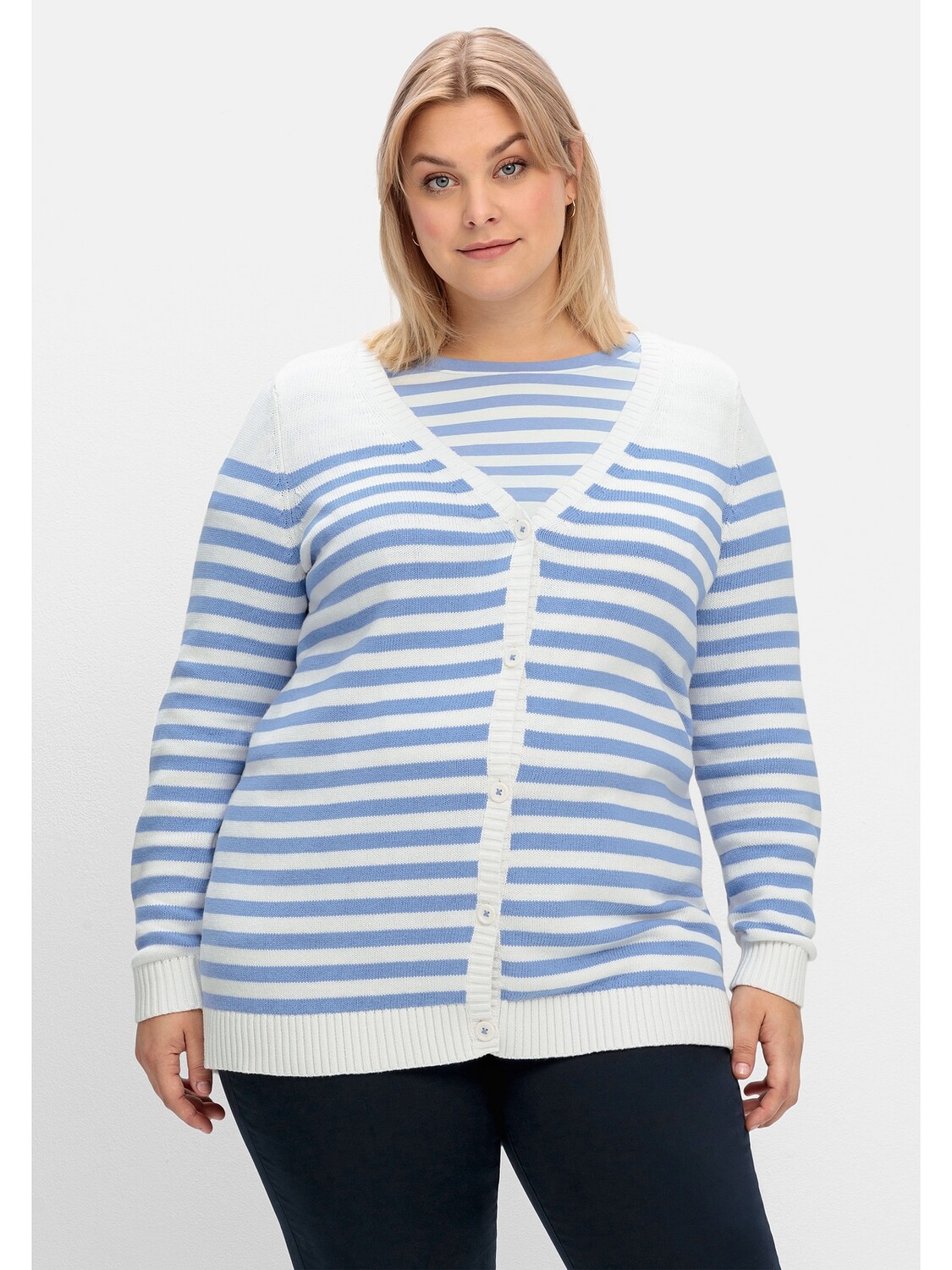 

Кардиган sheego Strickjacke, цвет mittelblau-offwhite