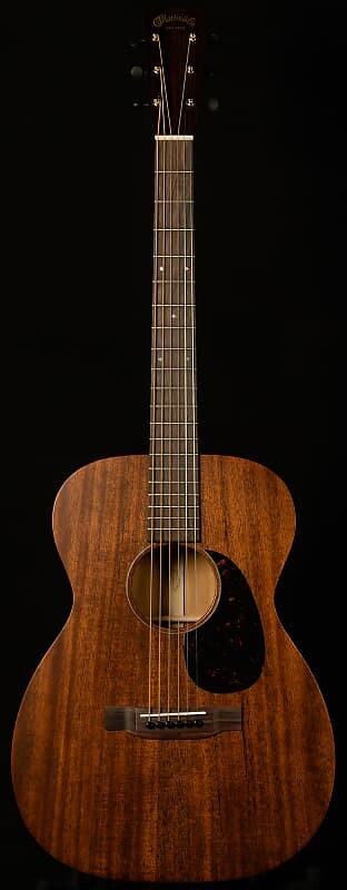 

Акустическая гитара Martin Guitars 00-15M