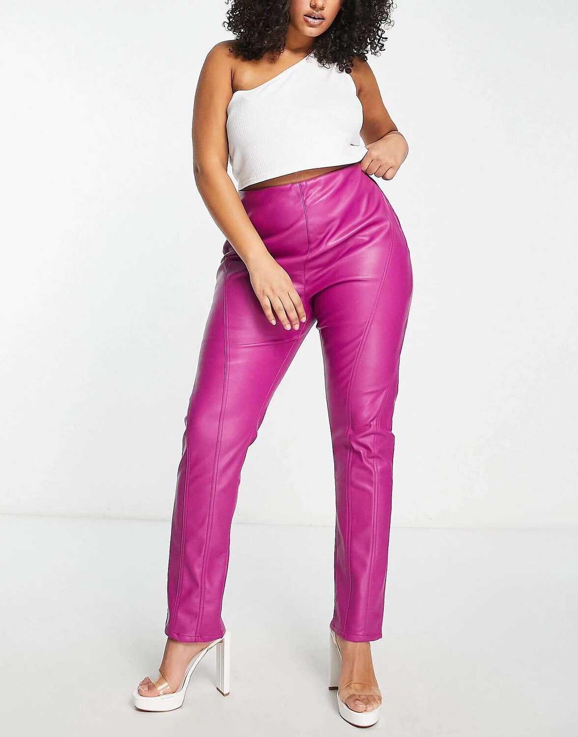 

ASOS Curve Брюки-сигаретки из искусственной кожи со швом ягодного цвета