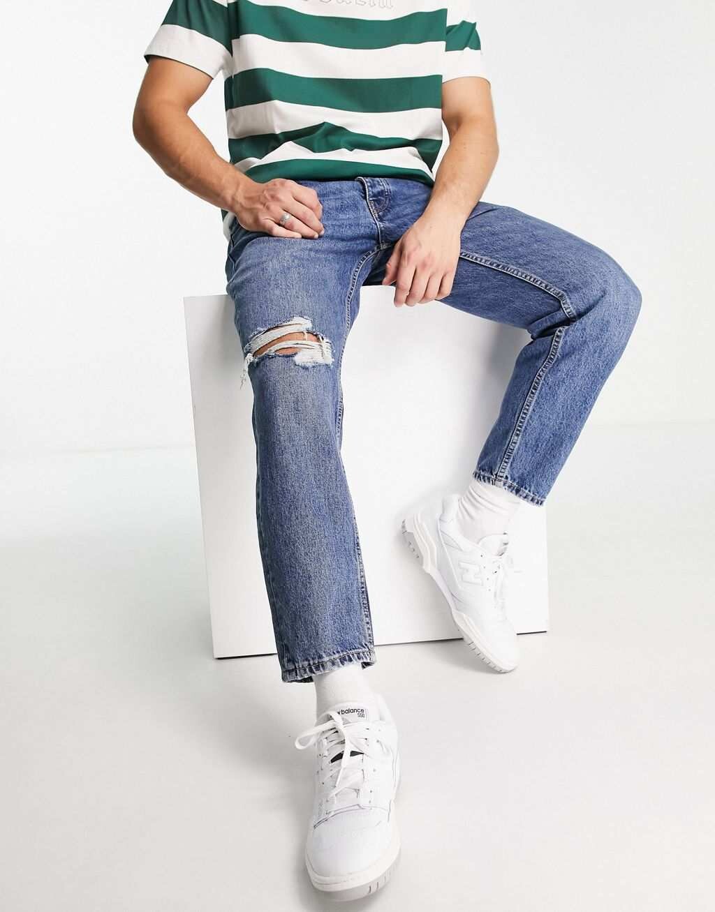 

Синие джинсы стандартного кроя с рваными краями Pull&Bear