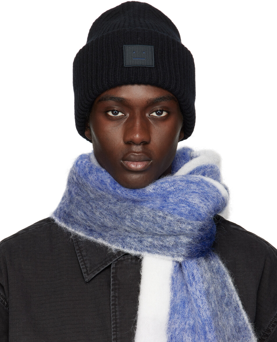 

Черная шапка с большим логотипом Acne Studios