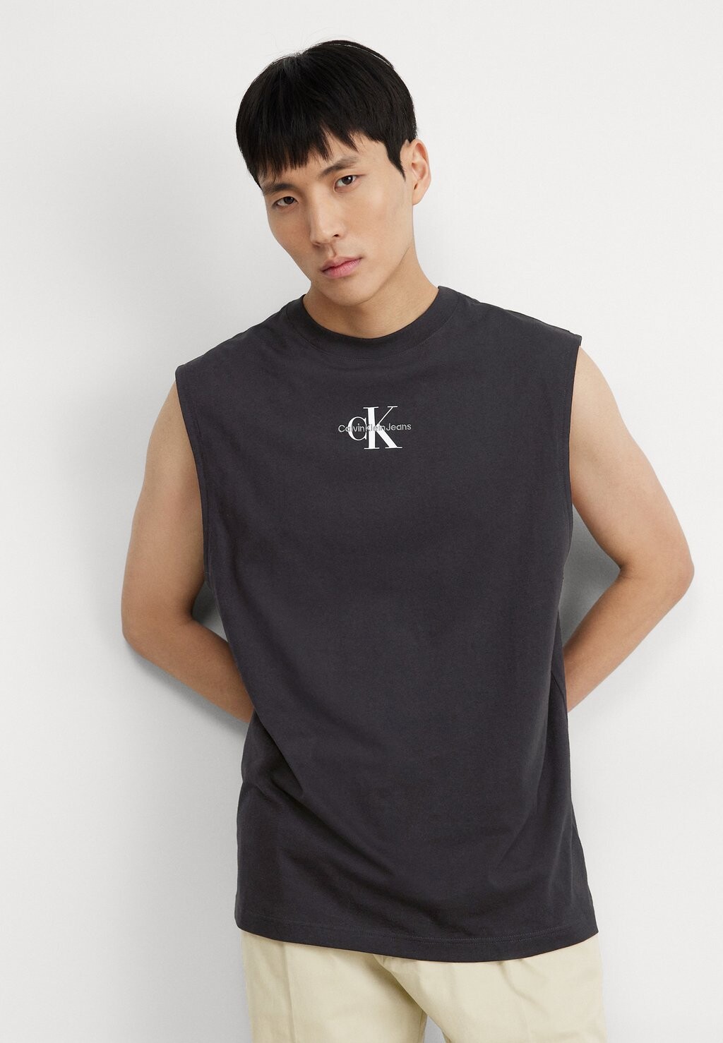 

Топ Monologo Sleeveless Tee Calvin Klein Jeans, черный