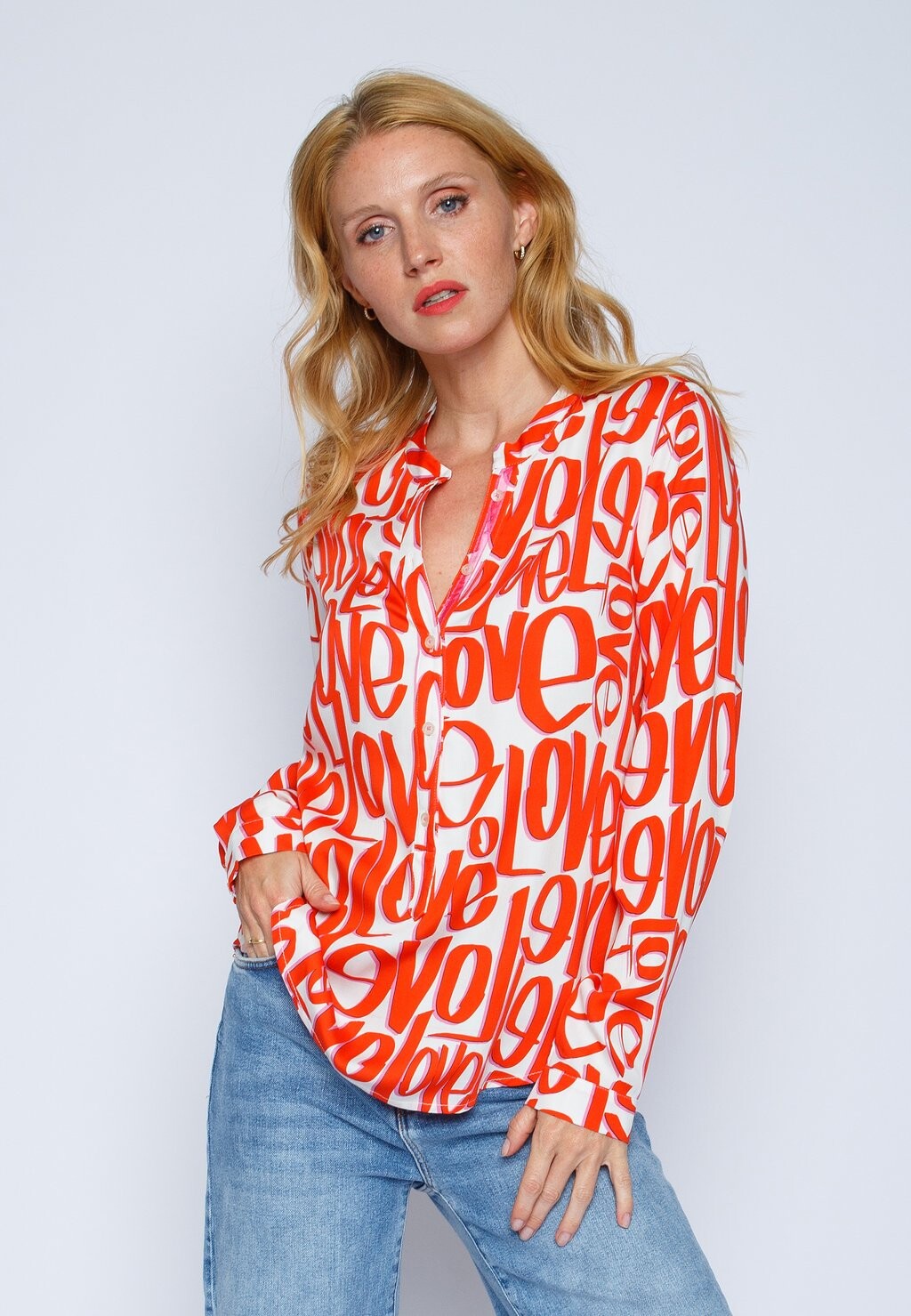 

Блузка DAMENBLUSE Emily van den Bergh, цвет red_white_letters
