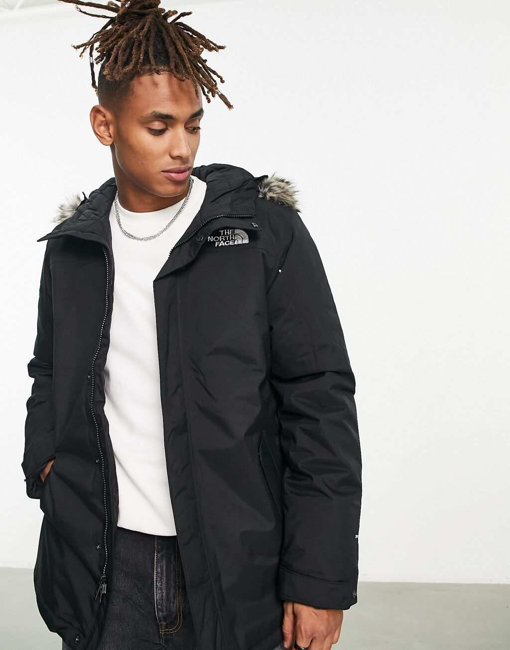 

Черная водонепроницаемая парка с капюшоном The North Face Zaneck